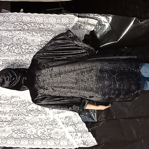 NWOT boys "Magicquest" black/silver velvet hooded cape - Picture 6 of 9